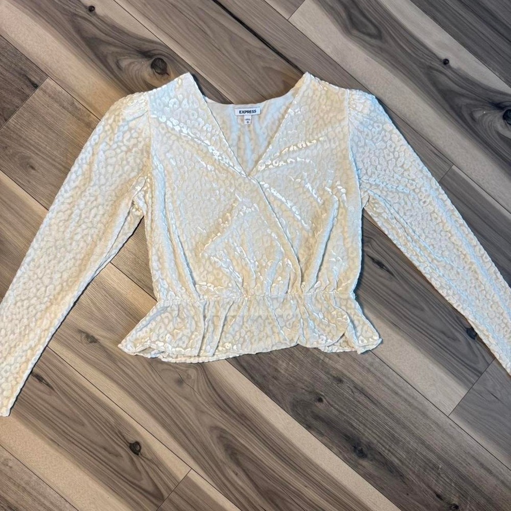 Express white lace blouse with beautiful floral embroidery, size M